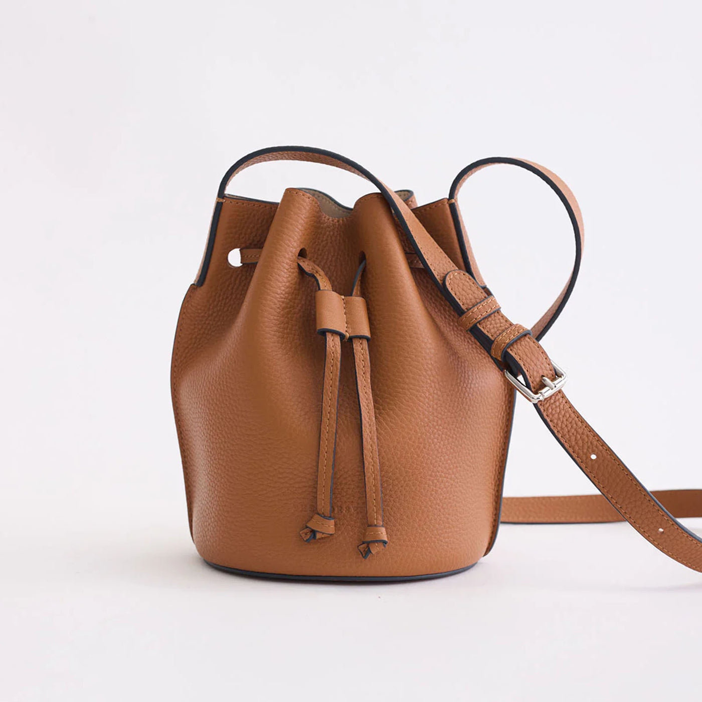Bobb Bucket Bag - Tan